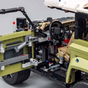 Land Rover Defender Technic 42110 Creator Off Road SUV Defender Race Car 6