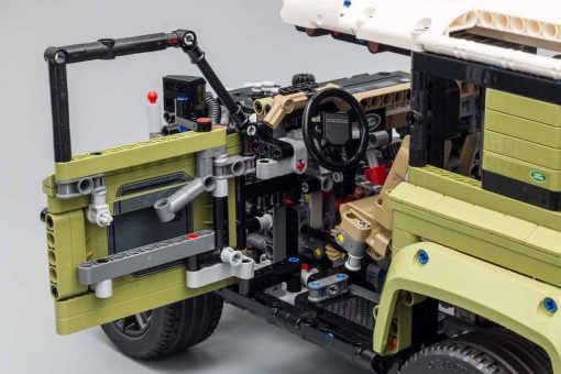 Land Rover Defender Technic 42110 Creator Off Road SUV Defender Race Car 6