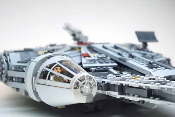 Star Wars Millennium Falcon 75105 Force Awakens Space Ship 1329Pcs ...