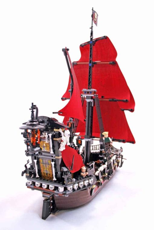 Pirates of the Caribbean Queen Annes Revenge 4195 lepin 16009 Blackbeard Pirate Ship Building Blocks Kids Toy 2