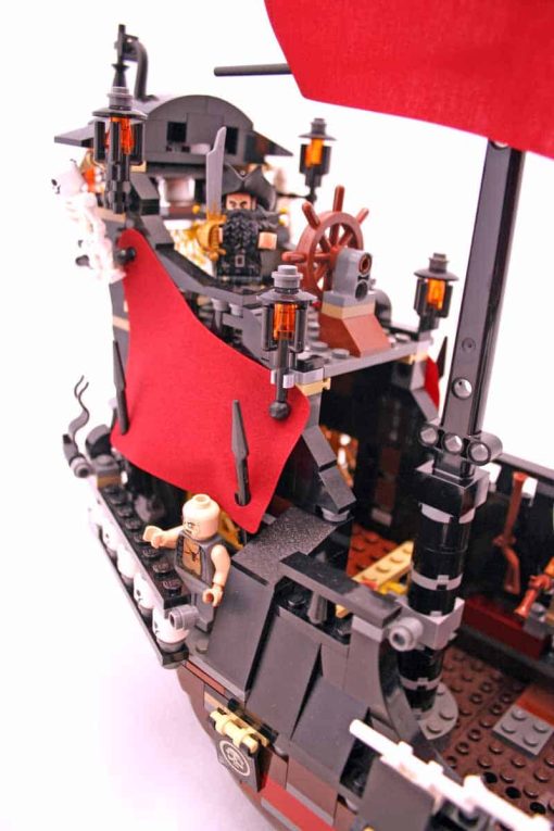 Pirates of the Caribbean Queen Annes Revenge 4195 lepin 16009 Blackbeard Pirate Ship Building Blocks Kids Toy 5