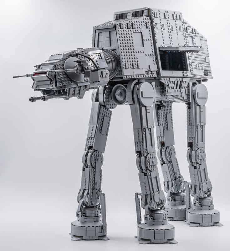 LEGO Star Wars at-at Walker 75313 Buildable Model - Collectible Set for  Adults, Ultimate Build and Display Set, 9 Minifigures Including General  Veers