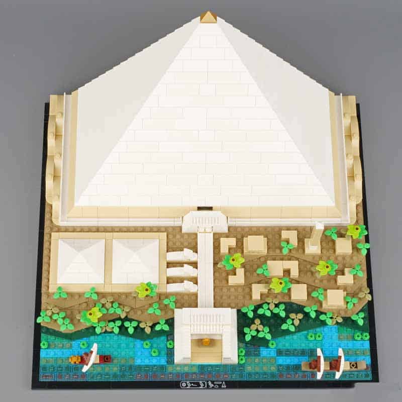 21058 Great Pyramid of Giza sends the LEGO Architecture theme to