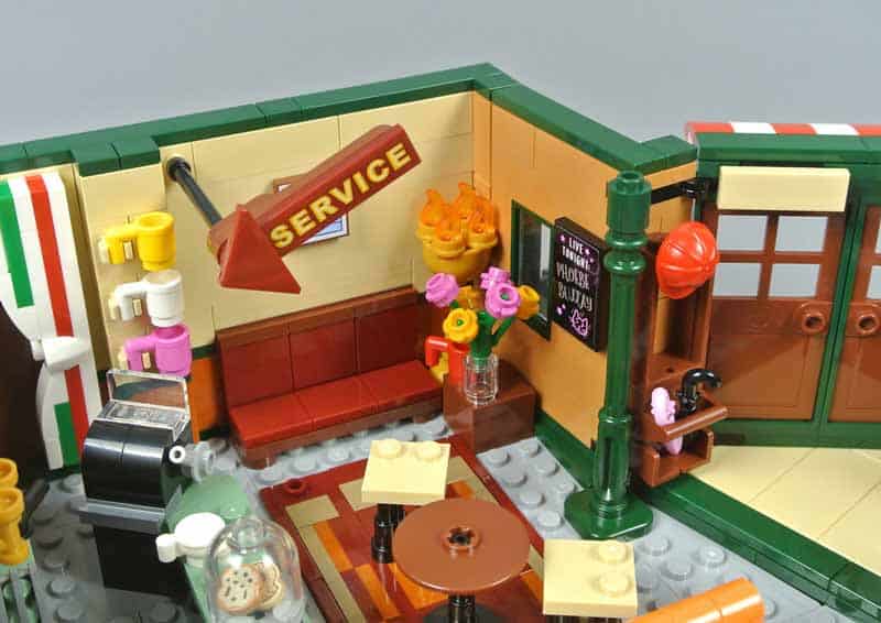 LEGO IDEAS - FRIENDS Apartment Modular Building with Central Perk Cafe and  Monica's Apartment