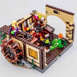 Disney Hocus Pocus The Sanderson Sisters' Cottage 21341 10900 Modular Building Blocks Bricks Kids Toy